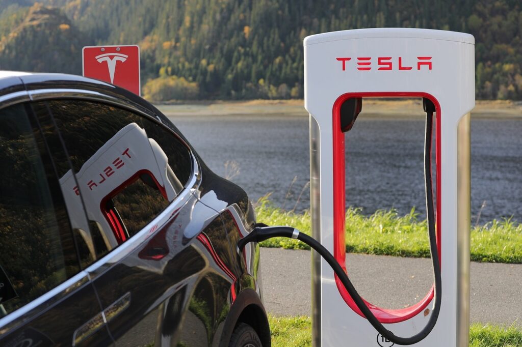 Navigating the EV Revolution: Key Trends Shaping the Automotive Industry in 2024 Navigating the EV Revolution