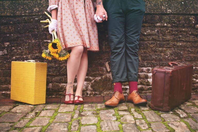 Navigating New Relationships in Your 40s: Tips for Mature and Meaningful Connections Relationships in Your 40s